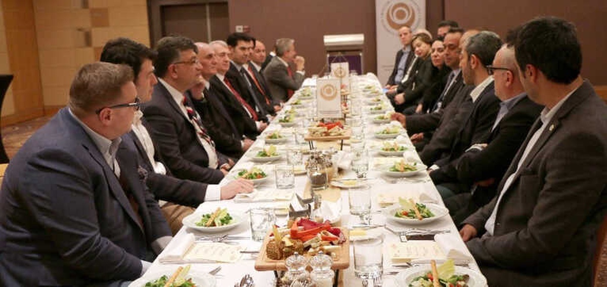 Budapeşte\'de Büyükelçi Oktay\'ın Onuruna Akşam Yemeği