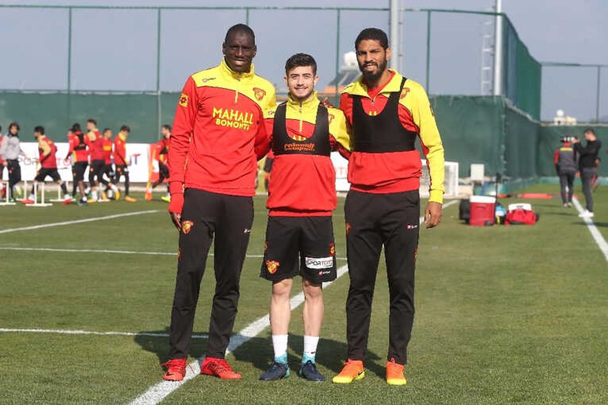 Demba Ba, Göztepe\'de İlk İdmanına Çıktı