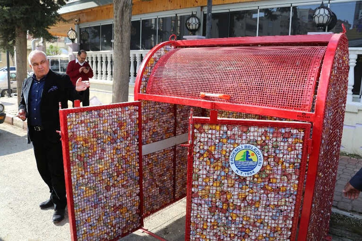 Erdemli\'ye Yeni Model Hijyenik Çöp Konteyneri
