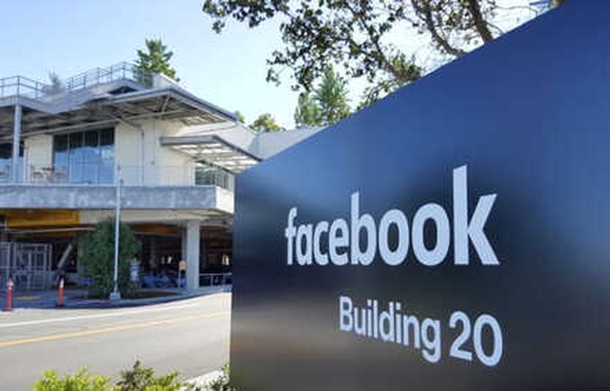 Facebook\'un Reklam Gelirleri İkiye Katlandı