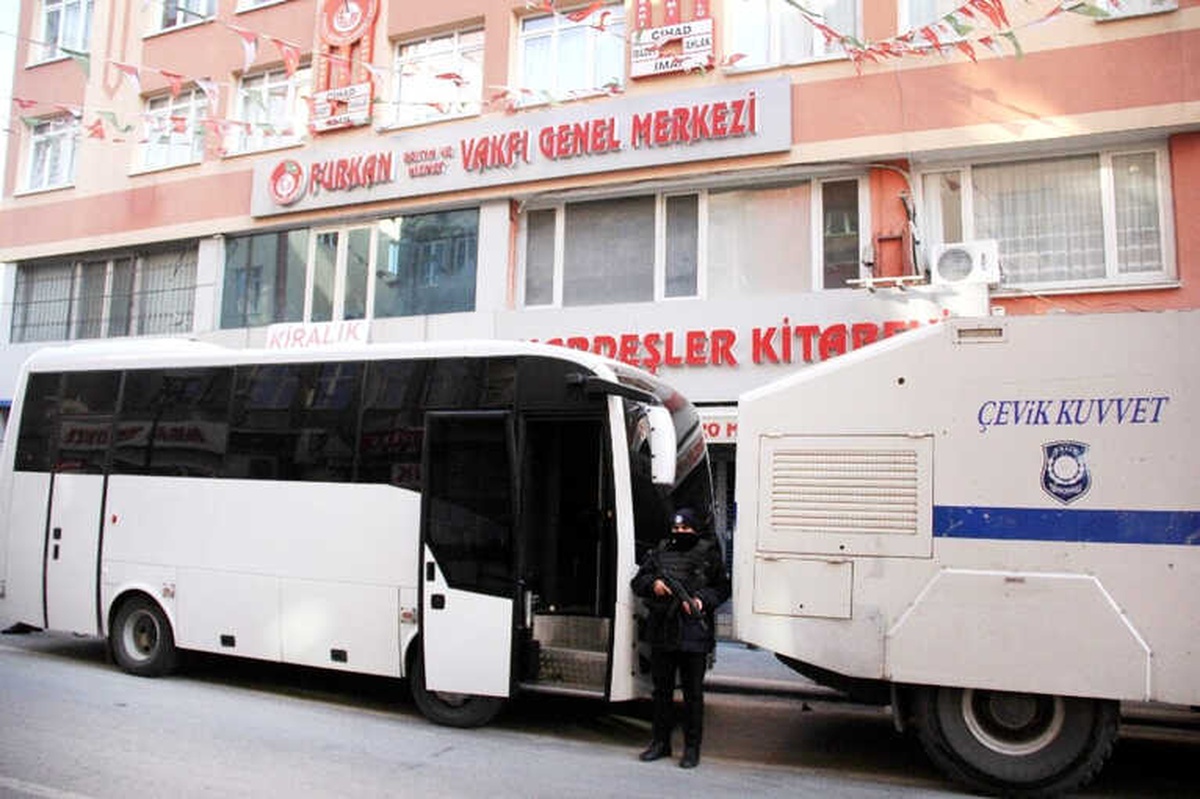 Furkan Vakfı Önünde Polis 24 Saat Nöbet Tutuyor