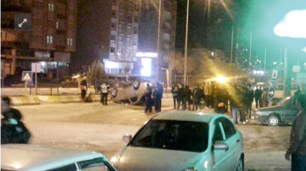 İki Otomobil Çarpıştı: 2 Yaralı