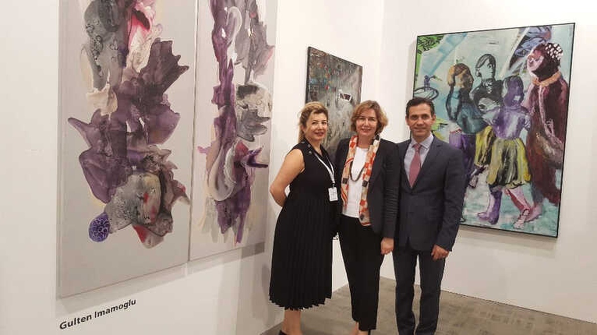 İmamoğlu, Eserleriyle Uzak Doğu\'nun En Büyük Sanat Fuarında