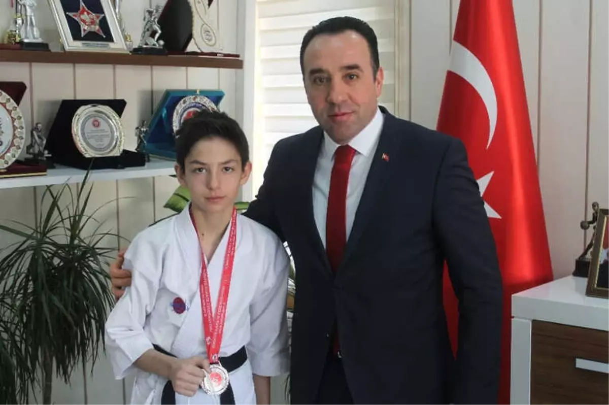 Karate Türkiye Şampiyonasında Bilecikli Minik Karatecilerden Büyük Başarı