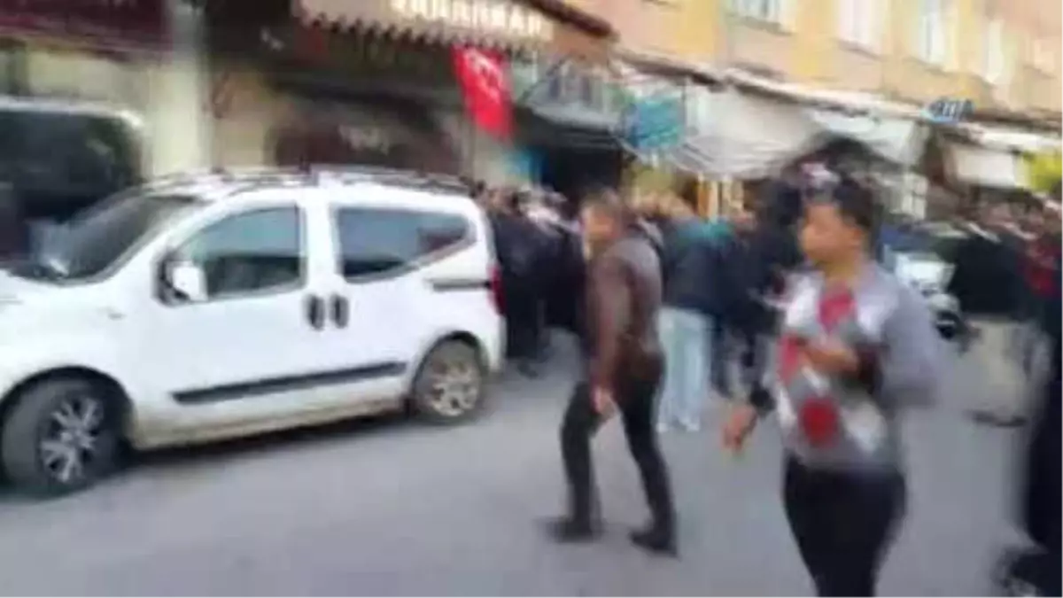 Kilis\'te İş Hanına 2 Roket Düştü