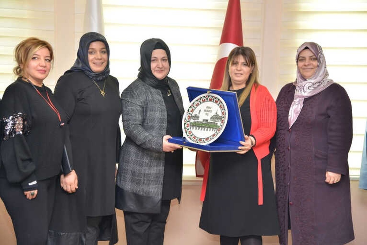 Lütfiye Atilla\'nın Dernek ve Stk Ziyaretleri Sürüyor