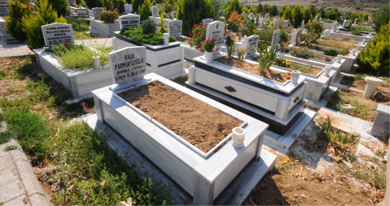 Mezarlıkta Kepçeyle Kazı Yapan 9 Define Avcısı Gözaltına Alındı