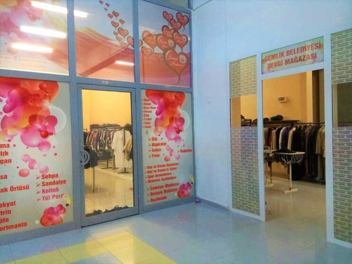 Sevgi Mağazasında Para Geçmiyor