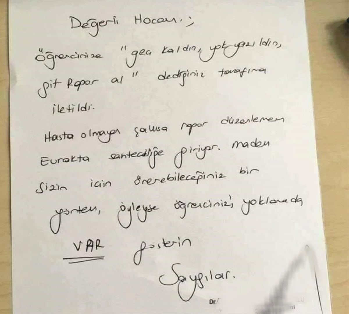 Doktorun Öğrencisine "Rapor Al" Diyen Öğretmene Efsane Cevabı Paylaşım Rekoru Kırıyor