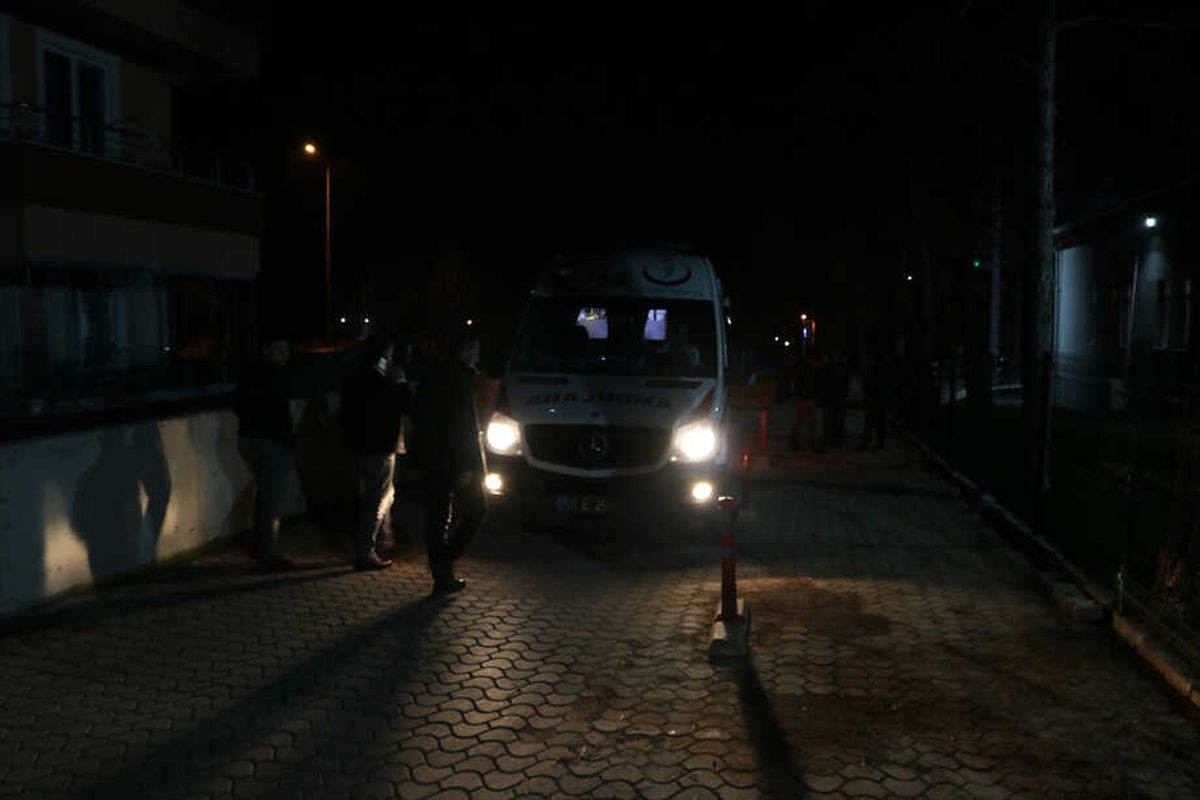 Sakarya\'da Bıçaklı Kavga: 3 Yaralı