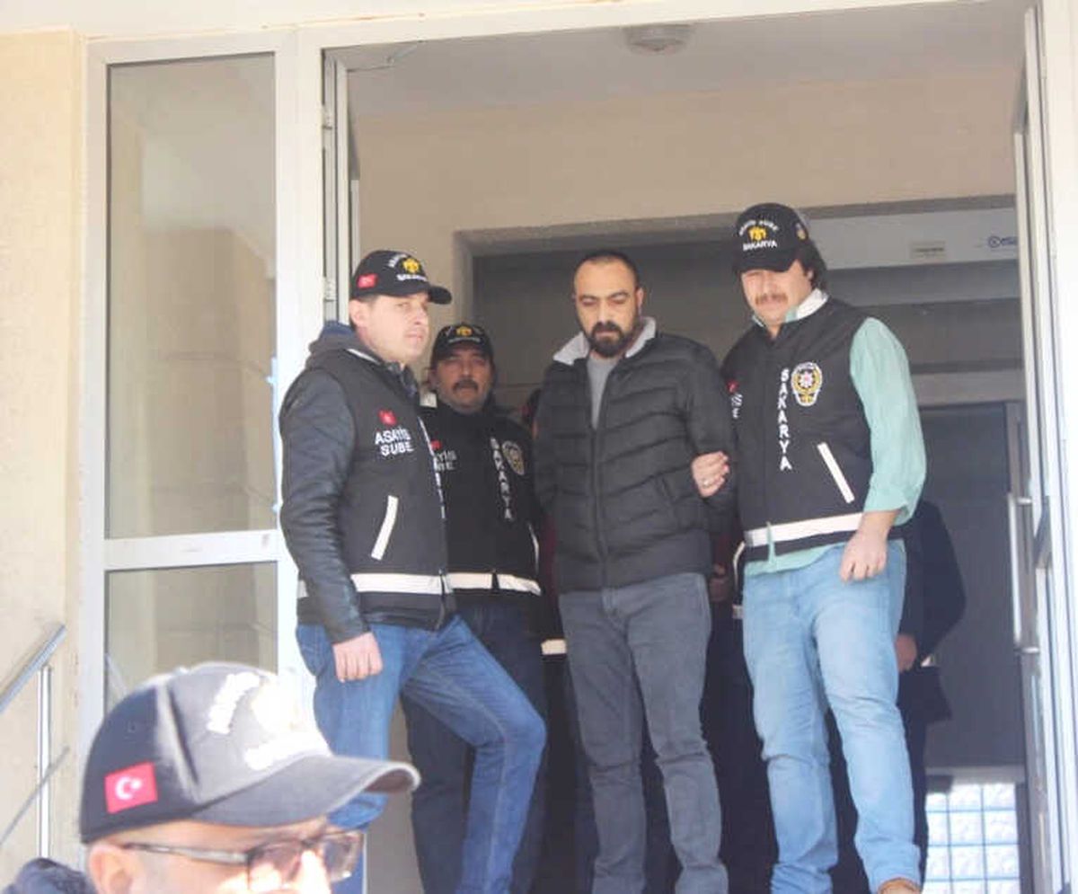 Sakarya\'da Hurdacıyı Silah Vurup Kaçan Şahıslar Adliyeye Sevk Edildi