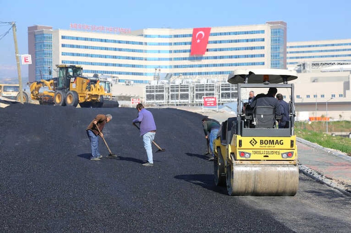Şehir Hastanesi Güzergahındaki Yol ve Kaldırımlar Yenilendi