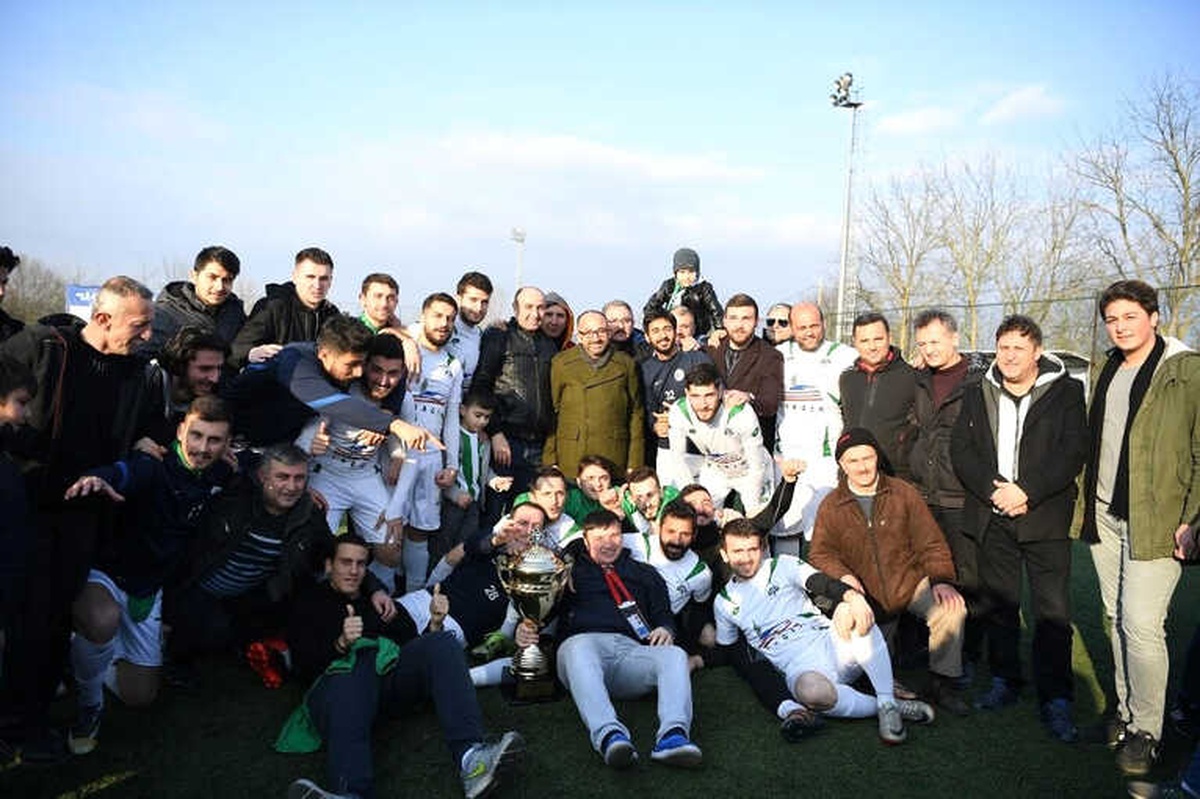 Suadiyespor\'un Kupasını Başkan Üzülmez Verdi