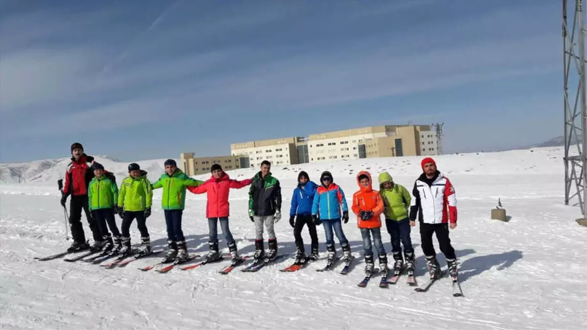 Tatvanlı Çocuklara Kayak Eğitimi