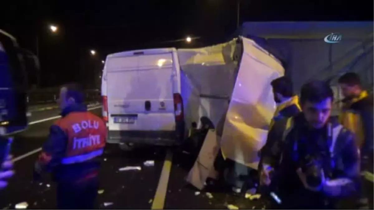 Tıra Arkadan Çarpan Minibüs İkiye Bölündü: 1 Ölü, 1 Yaralı