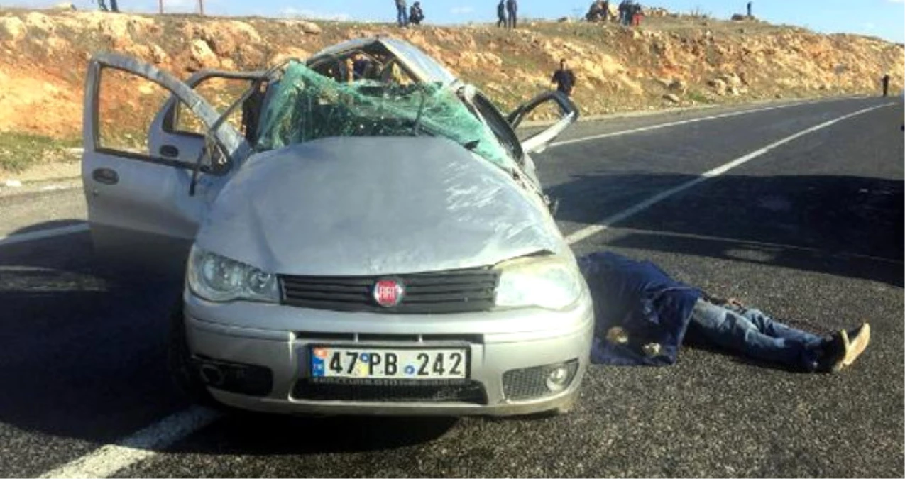 Sürücüsünün Kontrolünden Çıkan Otomobil Trafik Levhasına Çarptı: 1 Ölü, 5 Yaralı