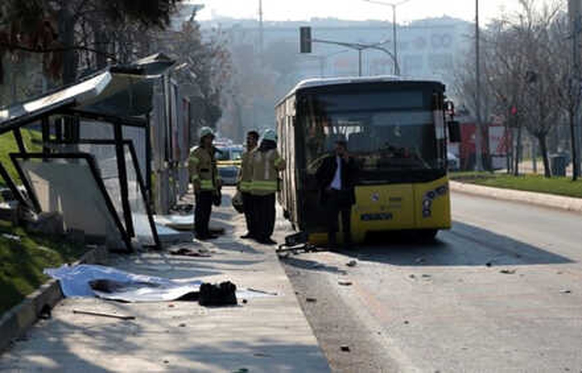 Üsküdar\'daki Kaza Anı Otobüs Kamerasında