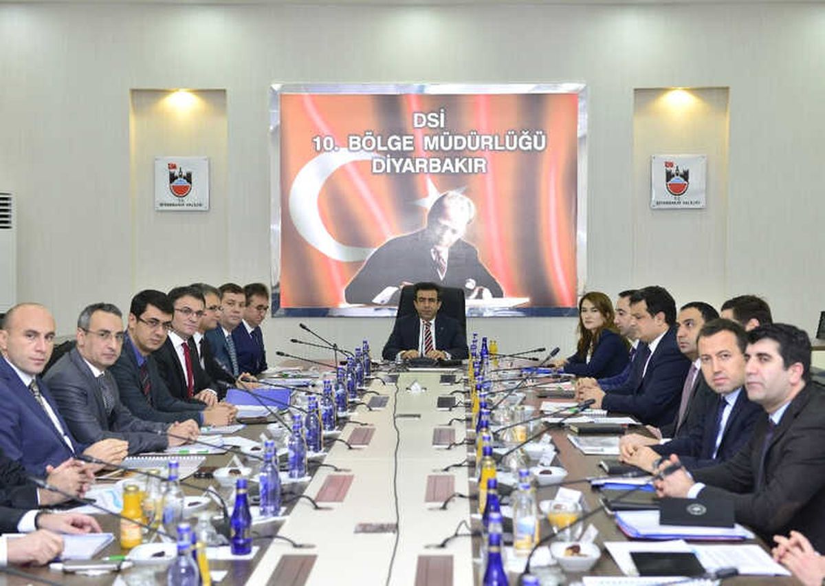 Vali Güzeloğlu, Hizmetlerin Değerlendirildiği Toplantıya Başkanlık Etti