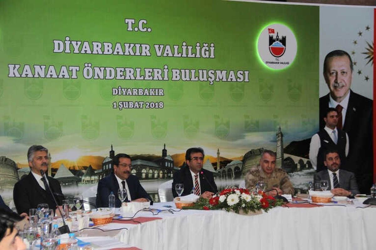 Vali Güzeloğlu, Kanaat Önderleriyle Bir Araya Geldi