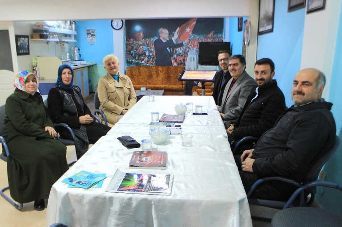 Yeni Göreve Başlayan Başhekim Dr. Özyaşar\'dan AK Parti İlçe Başkanlığına Ziyaret