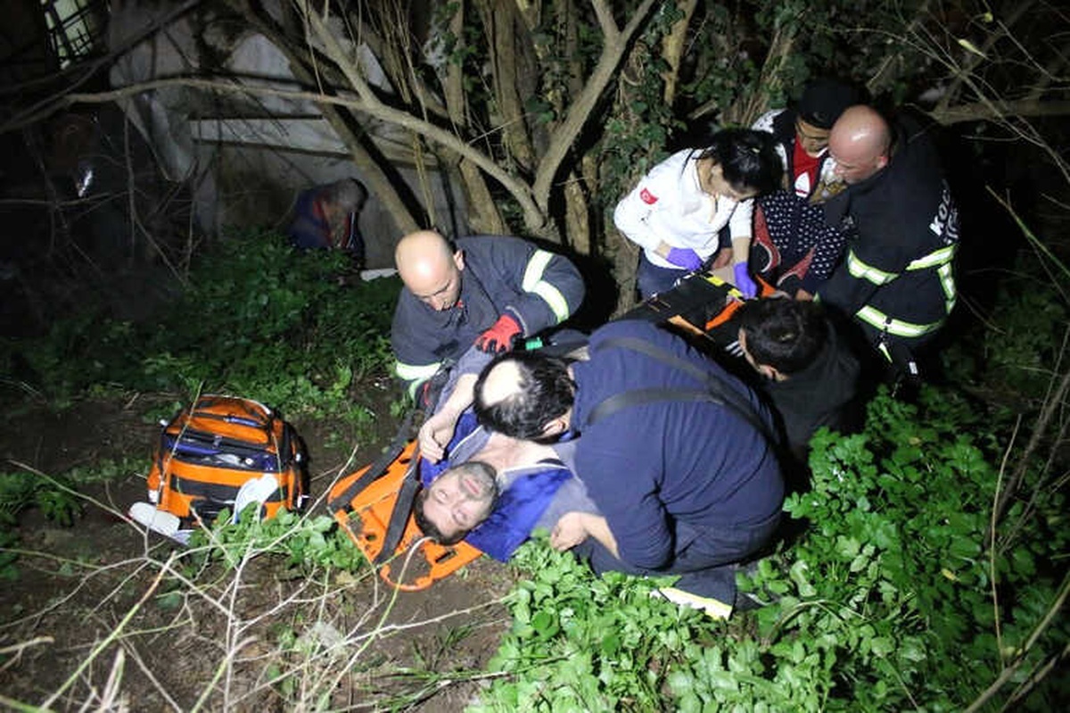 10 Metre Yükseklikten Çalılığa Düşen Adamı İtfaiye Ekipleri Kurtardı