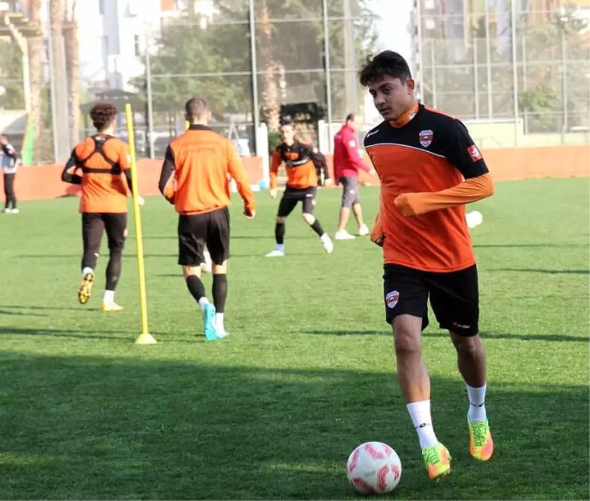 Adanaspor\'un Genç Transferi İlk Antrenmanına Çıktı