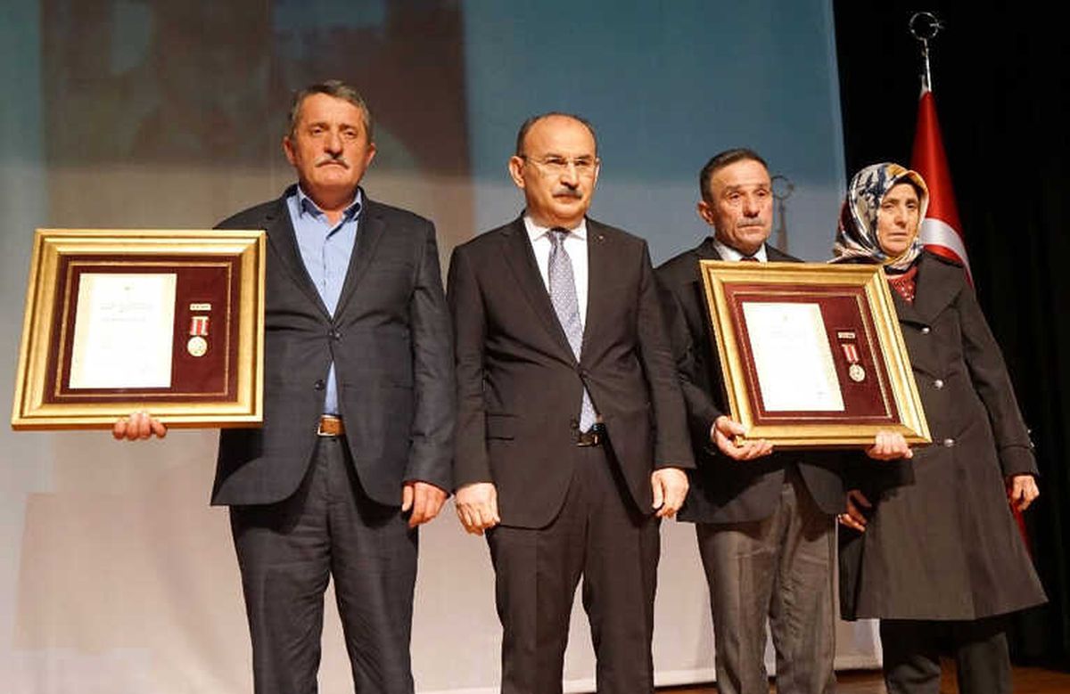 Afyon Şehitlerinin Ailelerine \'Devlet Övünç Madalyası ve Beratı\' Verildi