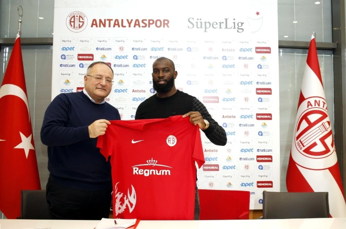 Antalyaspor\'un Yeni Transferi Doukara İmzayı Attı