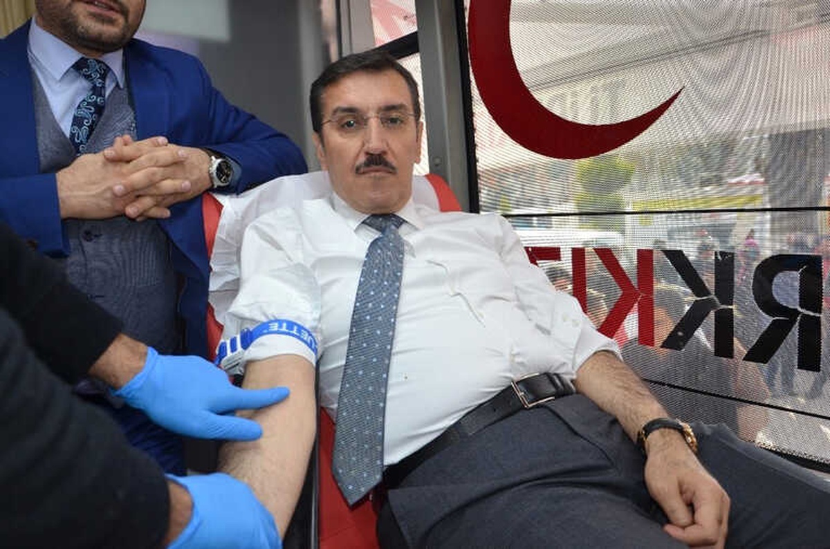 Bakan Tüfenkci\'den Mehmetçikler İçin Kan Bağışı