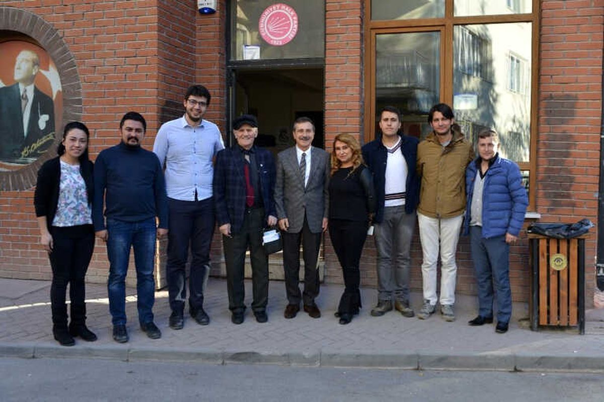 Başkan Ataç, CHP Eskişehir İl Gençlik Kolları\'nı Ziyaret Etti