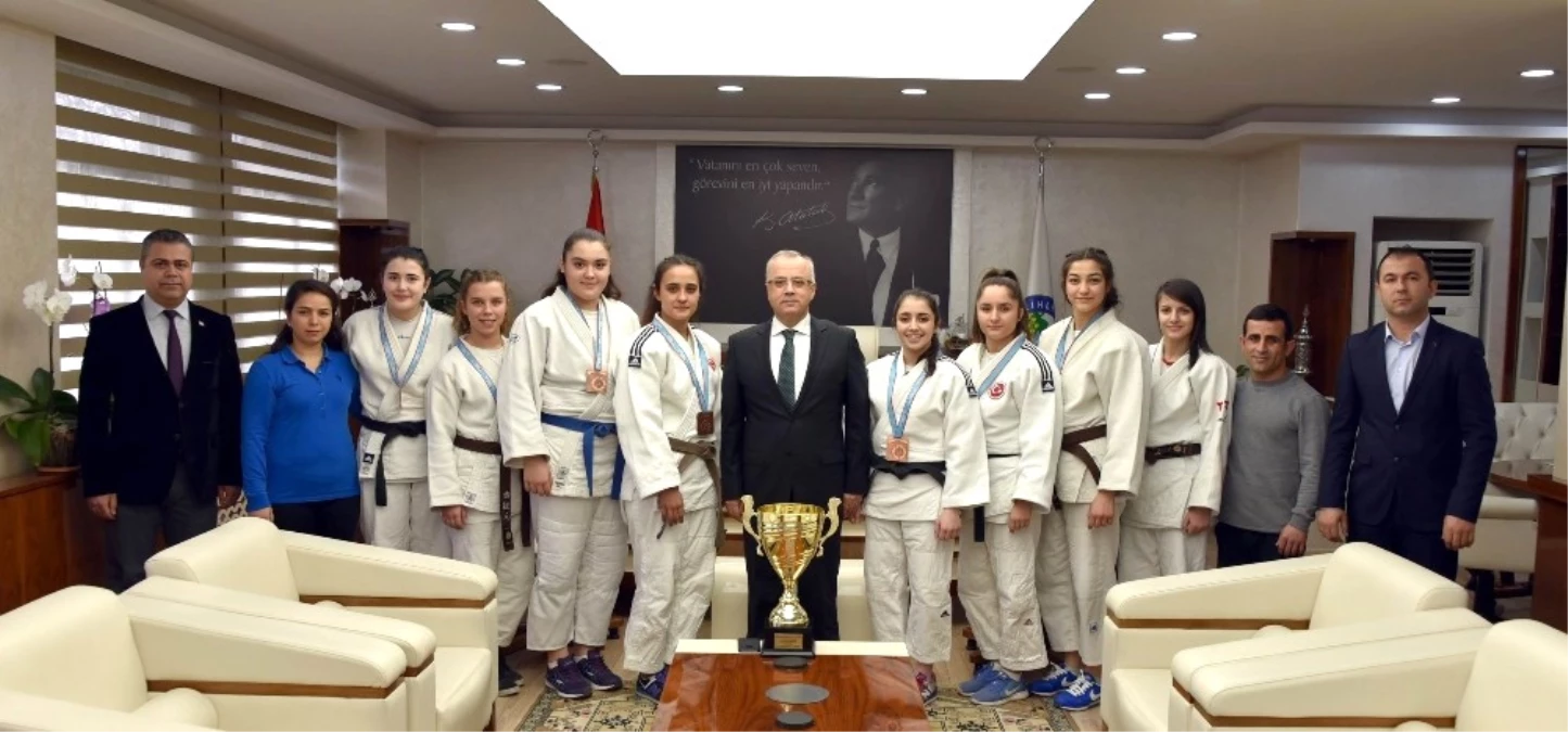Başkan Kayda, Şampiyon Judocuları Ödüllendirdi
