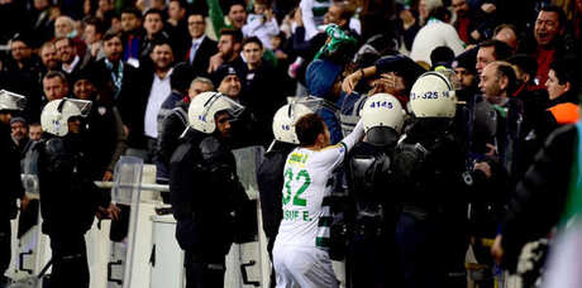 Bursaspor - Beşiktaş Maçında Tansiyon Yükseldi