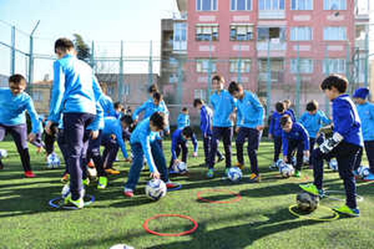 Geleceğin Futbol Yıldızları Yıldırım\'da Yetişiyor