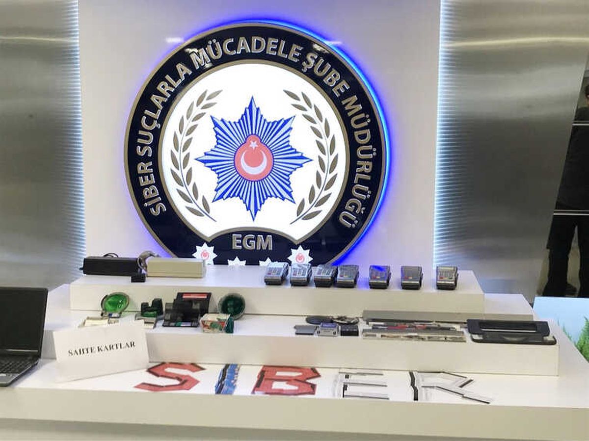 İstanbul\'da 5 Bini Aşkın Vatandaşın Kredi Kartını Boşaltan Kart Dolandırıcılarına Operasyon: 22...