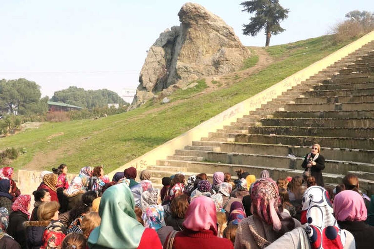 Kadınlar Manisa\'yı Gezdi