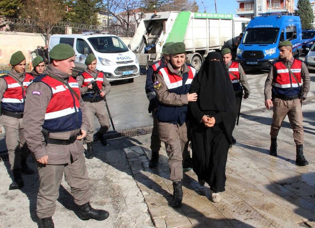 Karaman\'da Deaş\'tan Gözaltına Alınan 5 Kişi Adliyeye Çıkarıldı