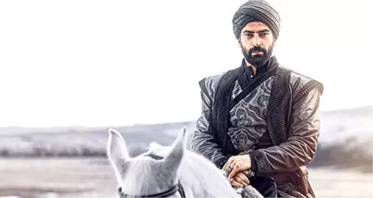 Kenan İmirzalıoğlu\'nun Başrol Paylaşacağı İsim Değişti! Büşra Develi ile Kamera Karşısına Geçecek