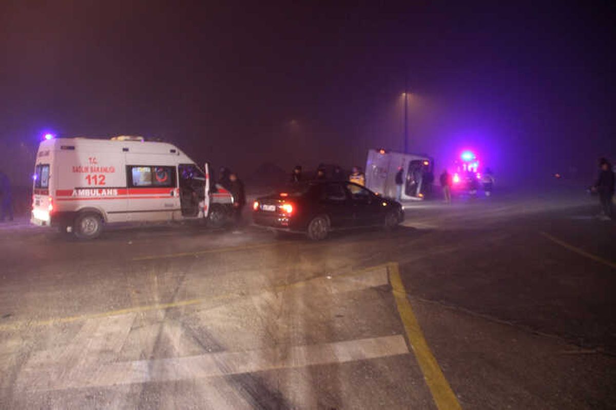 Konya\'da Yolcu Otobüsü Devrildi: 11 Yaralı