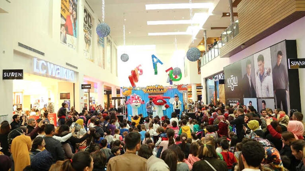 Manisalı Çocuklar \'Harika Kanatlar\' ile Eğleniyor