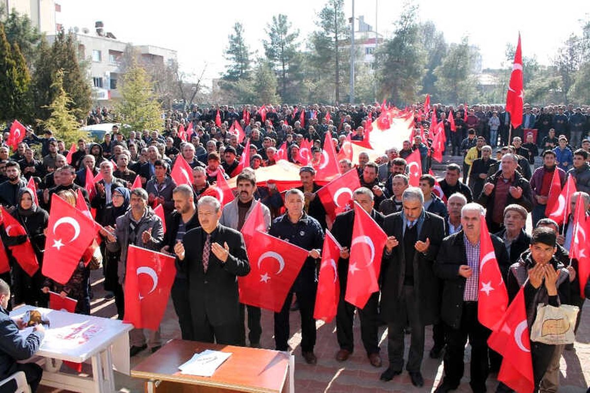 Midyatlı Vatandaşlar Afrin Harekatı İçin Bir Olup Mehmetçik İçin Dua Etti