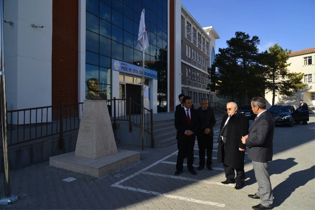 Okullarda Vali Necati Şentürk Okulları Denetledi