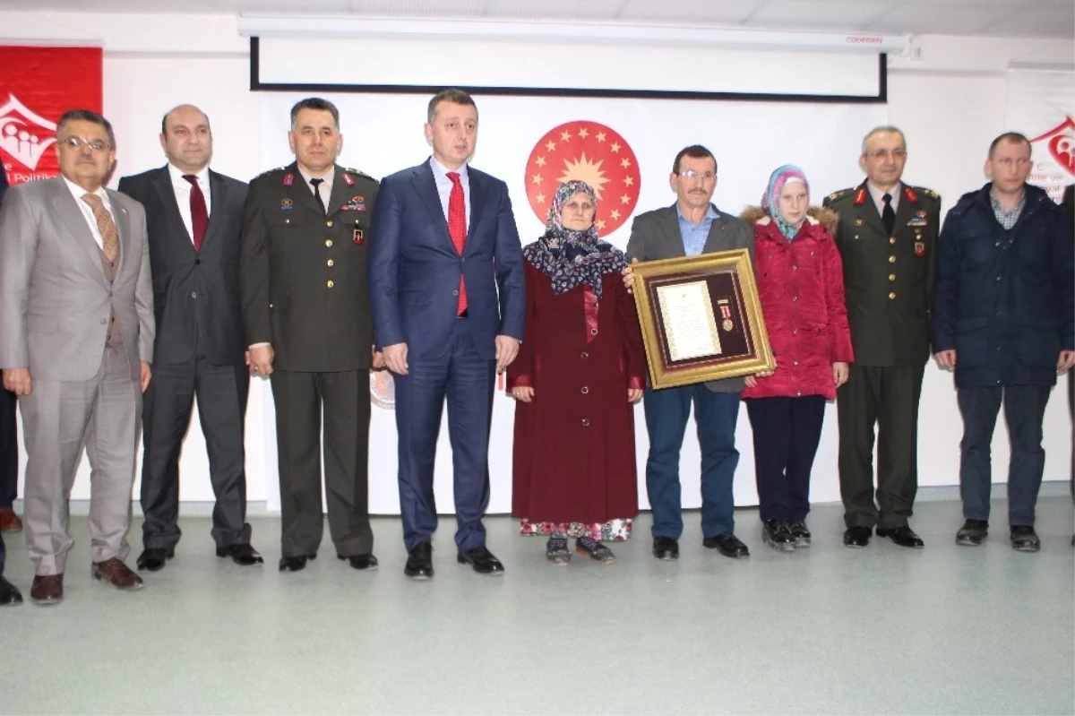 Osmaneli\'e Şehit Ailesine Devlet Övünç Madalyası ve Beratı Takdim Edildi