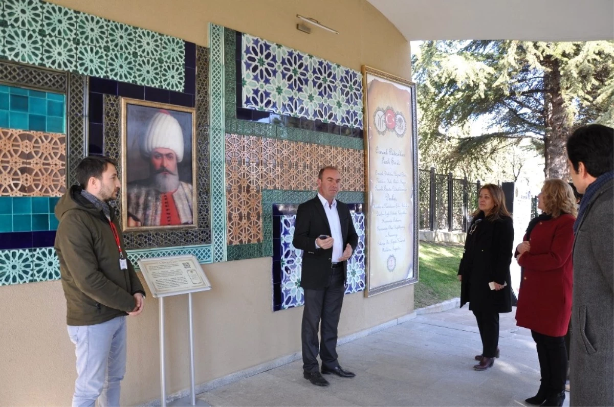 Osmanlı Padişahları Tarih Şeridi\'ne Ziyaretçi Akını