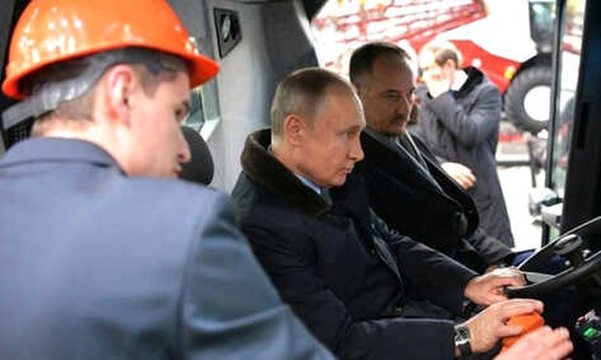 Putin: Seçilemezsem Traktör Şoförü Olurum