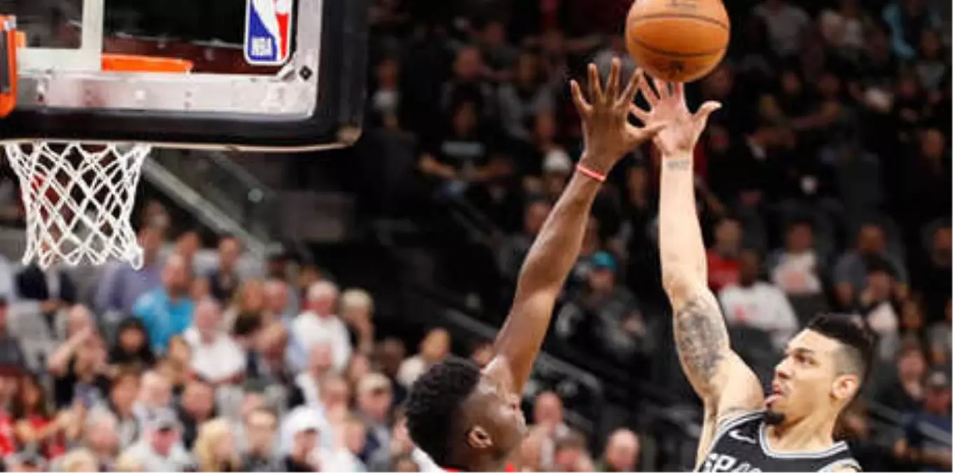 Rockets, Spurs\'u Devirdi