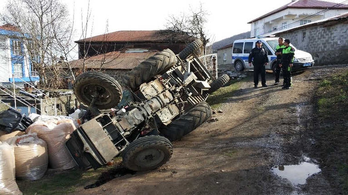 Samsun\'da Traktör Devrildi: 1 Yaralı