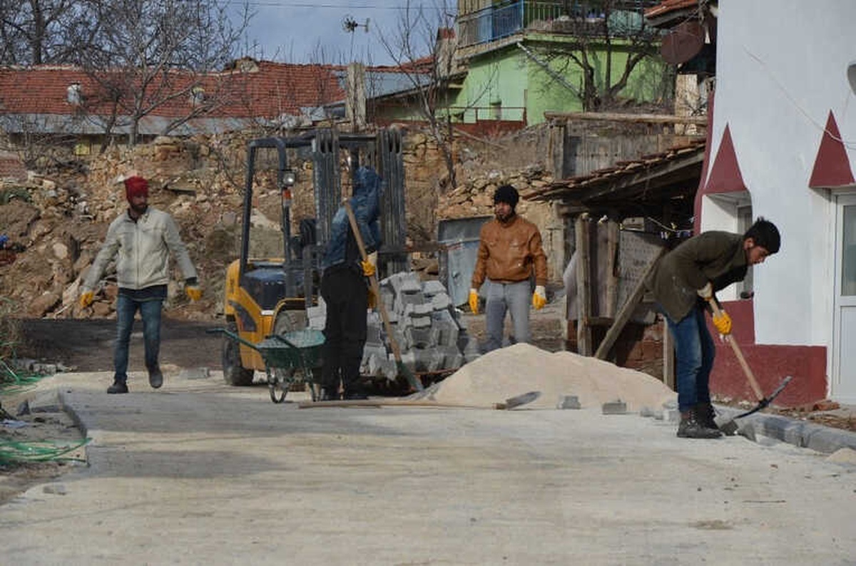Seyitgazi Belediyesi Sarayören\'de Çalışmalarını Sürdürüyor