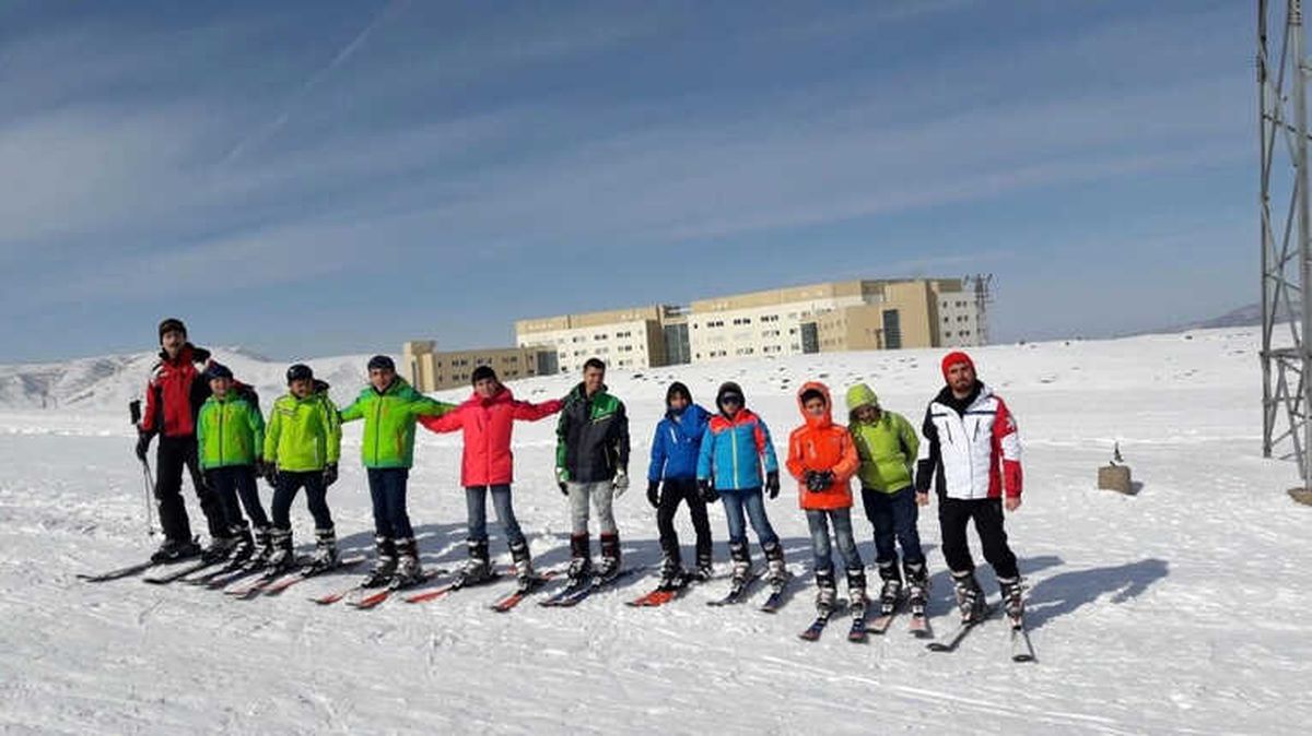 Tatvan\'da Çocuklara Ücretsiz Kayak Eğitimi