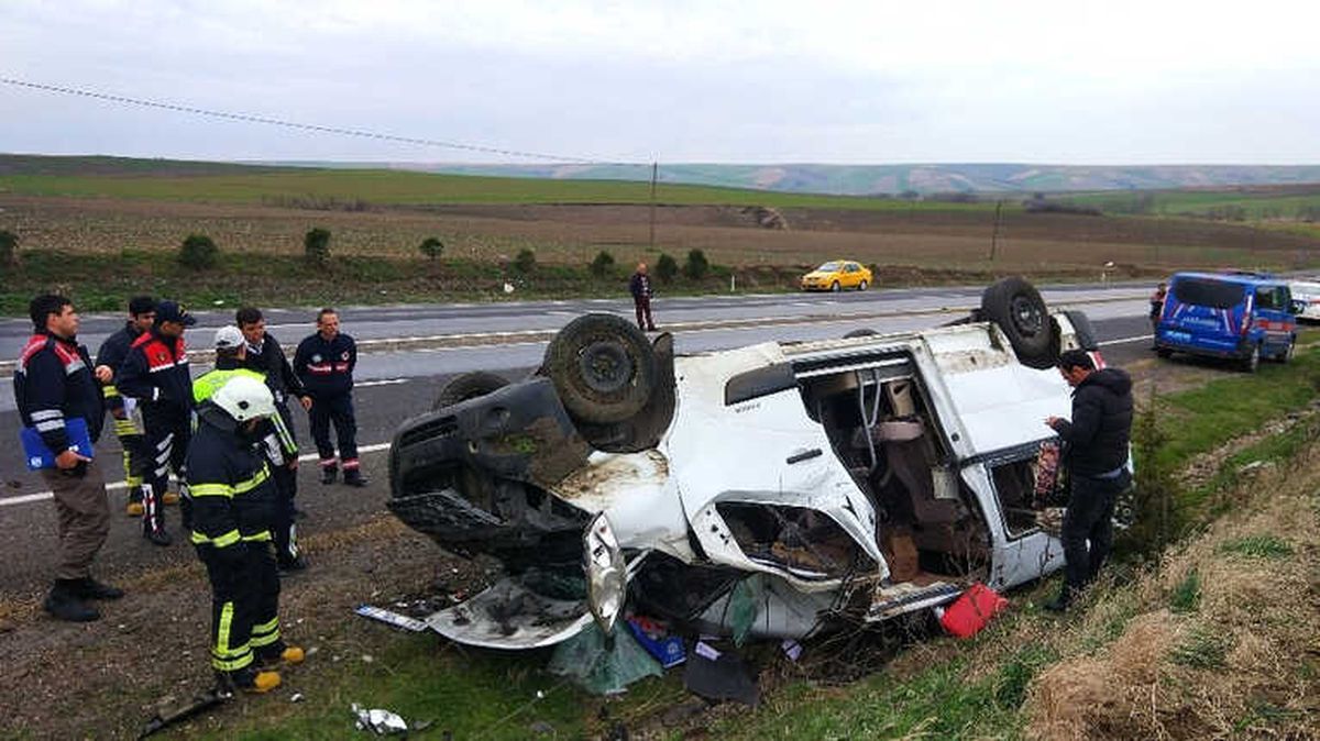 Tekirdağ\'da Minibüs Devrildi: 4 Yaralı