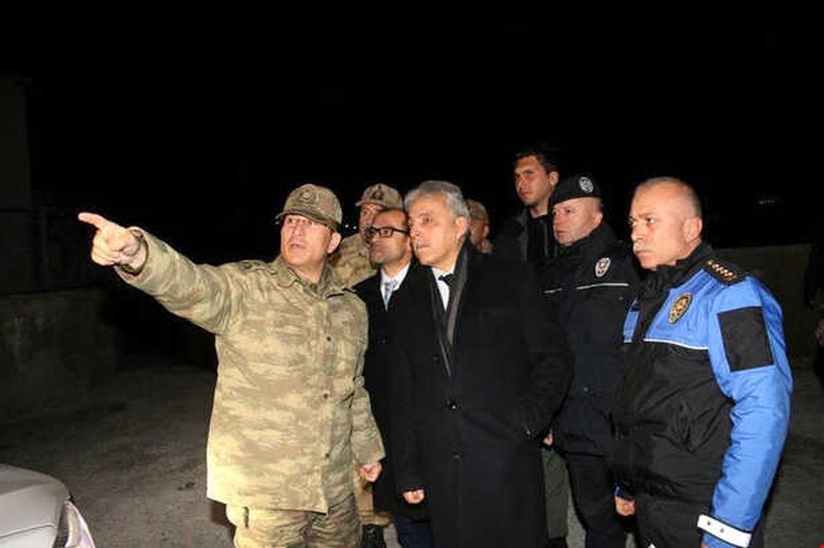 Vali Toprak\'tan Sınırdaki Askerlere Ziyaret